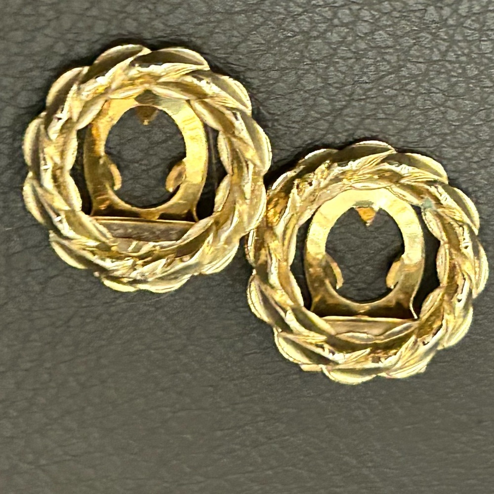 Gold Wreath Scarf Clips